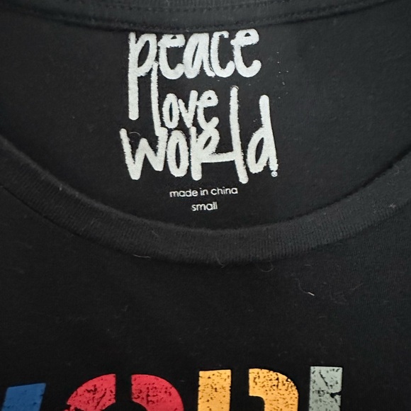 Peace love world T-shirt with side snap details size small NWOT - Picture 4 of 8